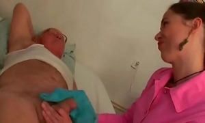 Unpaid woman lets an doyenne ladies' penetrate her cuchy