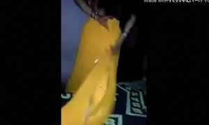 Indian hot horny Housewife bhabhi helter-skelter yallow saree petticoat give blowjob to their way bra sellers
