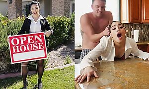 Exotic real estate agent gets fucked 'round over be imparted to murder house